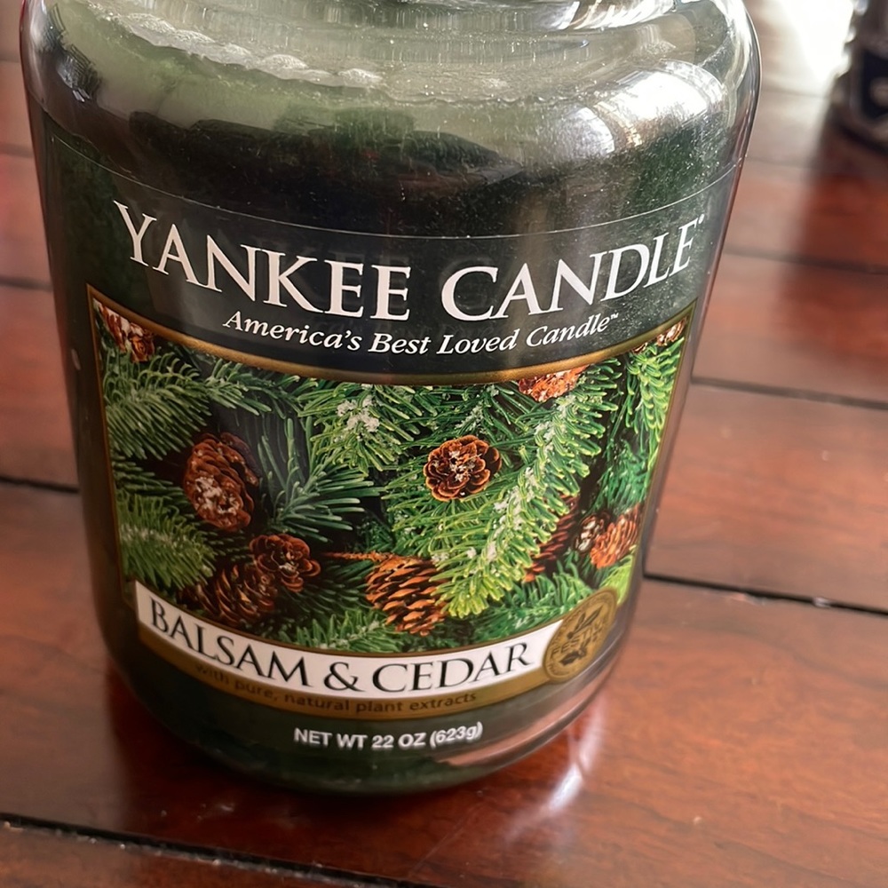 Yankee Candle: Balsam & Cedar